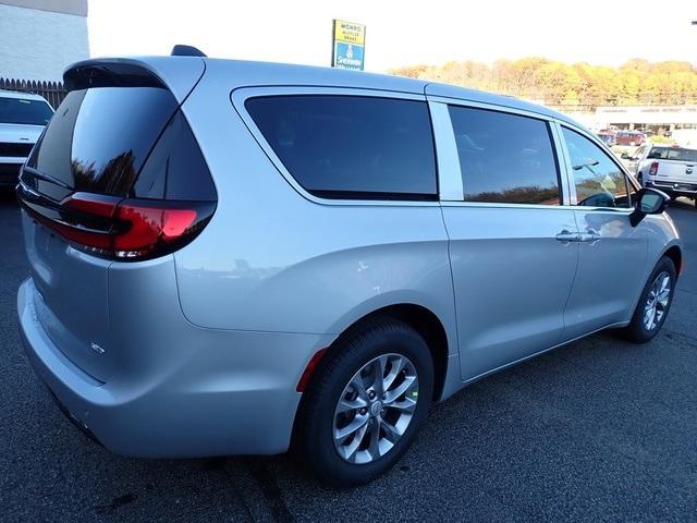 new 2026 Chrysler Pacifica car, priced at $45,485