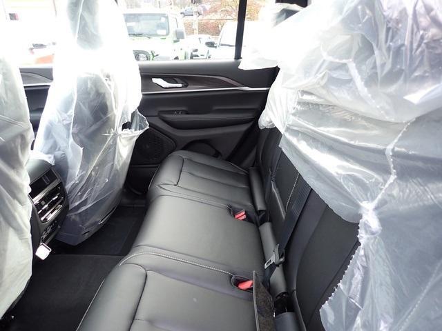 new 2025 Jeep Grand Cherokee car, priced at $43,300