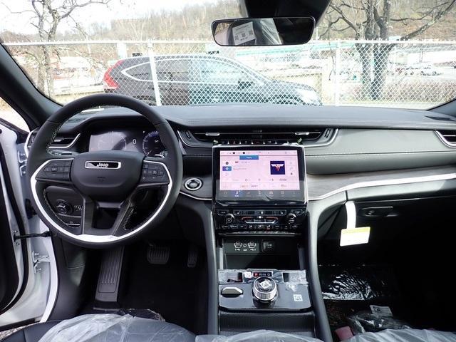 new 2025 Jeep Grand Cherokee car, priced at $43,300