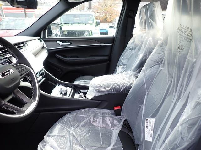 new 2025 Jeep Grand Cherokee car, priced at $43,300