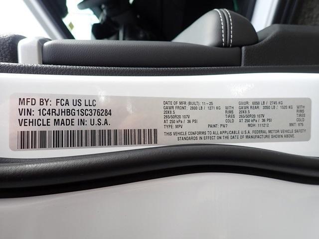 new 2025 Jeep Grand Cherokee car, priced at $43,300