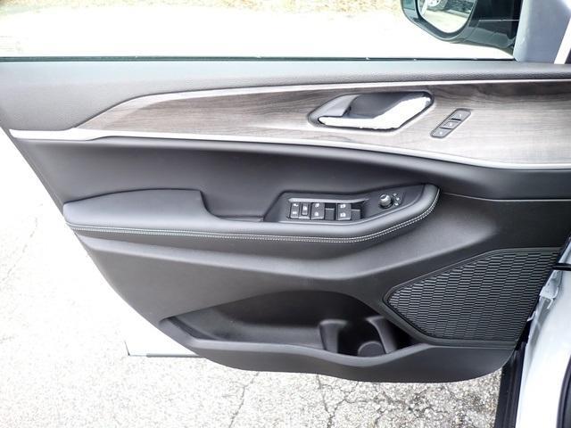 new 2025 Jeep Grand Cherokee car, priced at $43,300