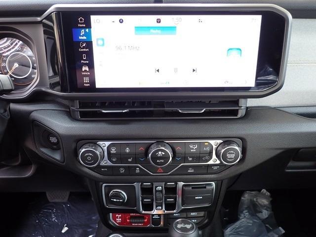 new 2025 Jeep Wrangler car, priced at $41,847