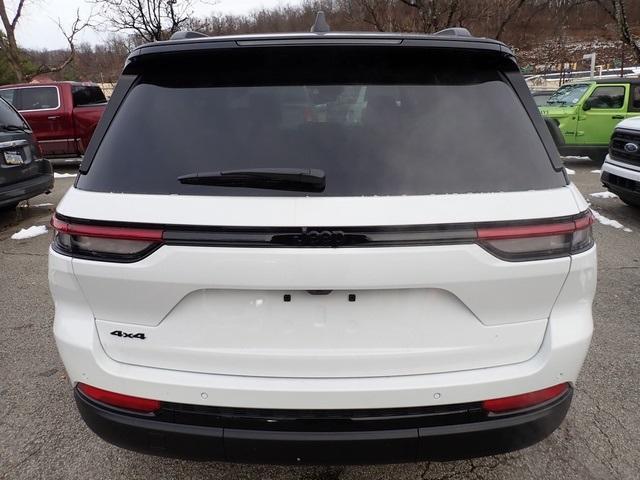 new 2025 Jeep Grand Cherokee car, priced at $45,072