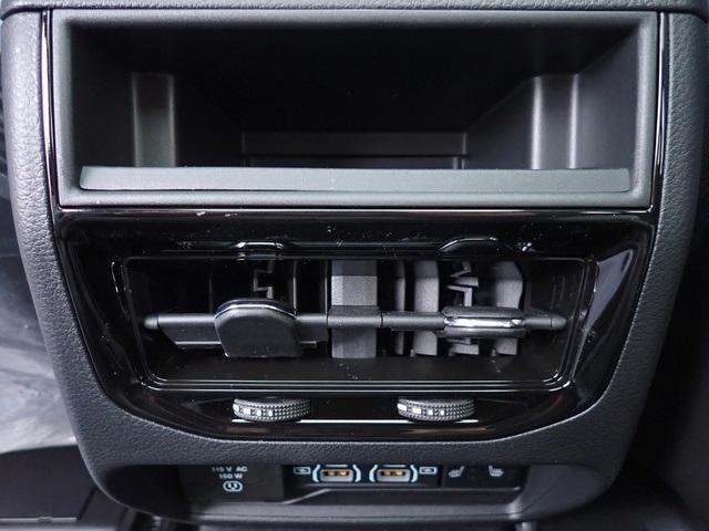 new 2025 Jeep Grand Cherokee car, priced at $45,072