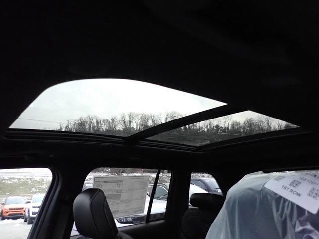 new 2025 Jeep Grand Cherokee car, priced at $45,072