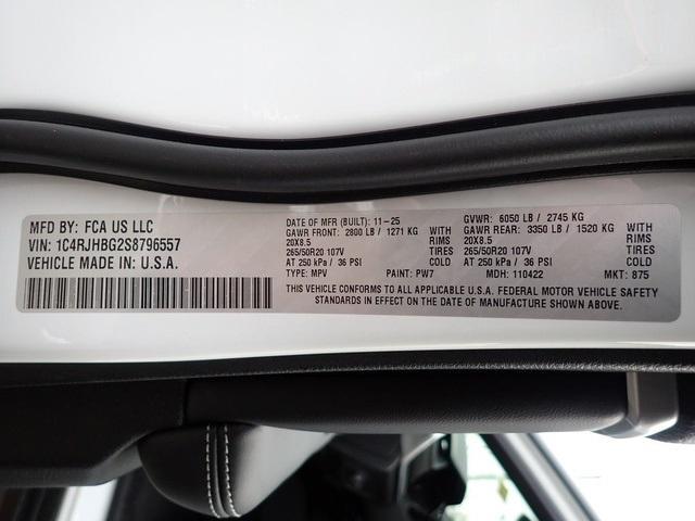 new 2025 Jeep Grand Cherokee car, priced at $45,072