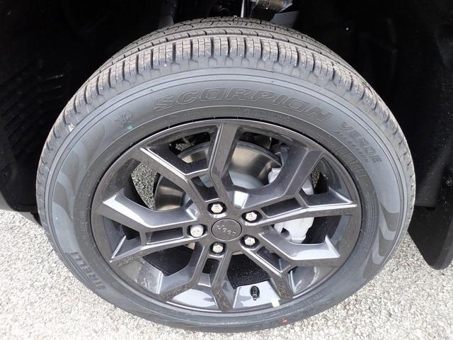 new 2025 Jeep Grand Cherokee car, priced at $45,072