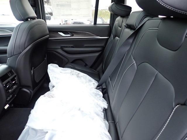 new 2025 Jeep Grand Cherokee car, priced at $45,072