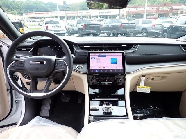 new 2025 Jeep Grand Cherokee car, priced at $41,593