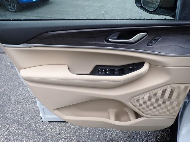 new 2025 Jeep Grand Cherokee car, priced at $41,593