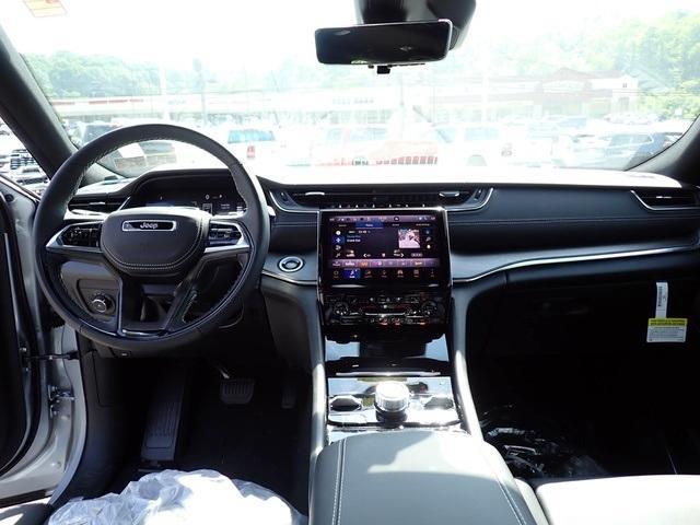 new 2025 Jeep Grand Cherokee car, priced at $60,904