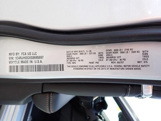 new 2025 Jeep Grand Cherokee car, priced at $60,904