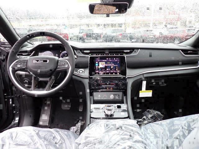 new 2025 Jeep Grand Cherokee car, priced at $40,316