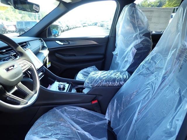 new 2025 Jeep Grand Cherokee car, priced at $36,506