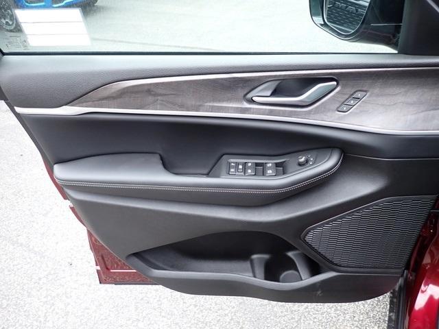 new 2025 Jeep Grand Cherokee car, priced at $42,094