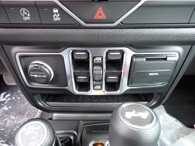 new 2025 Jeep Wrangler car, priced at $43,404