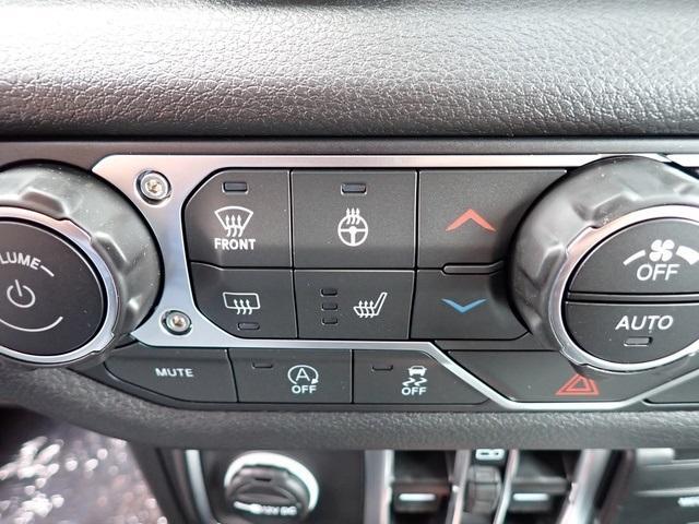 new 2025 Jeep Wrangler car, priced at $43,404