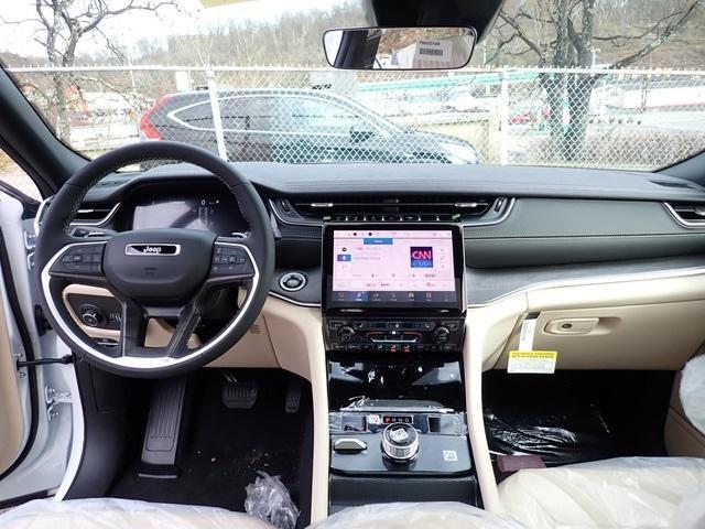 new 2025 Jeep Grand Cherokee car, priced at $42,445