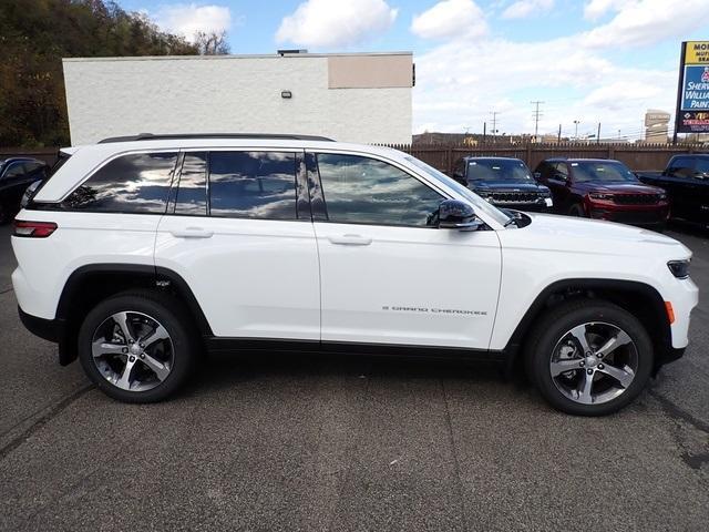 new 2025 Jeep Grand Cherokee car, priced at $43,593