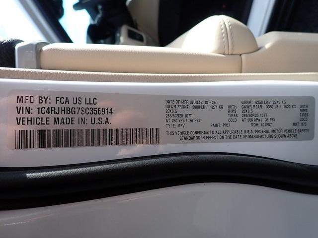 new 2025 Jeep Grand Cherokee car, priced at $43,593