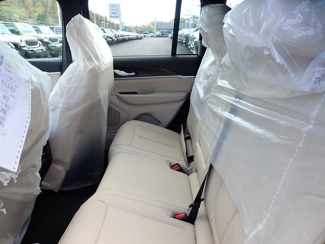 new 2025 Jeep Grand Cherokee car, priced at $43,593