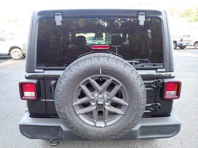 new 2025 Jeep Wrangler car, priced at $43,404