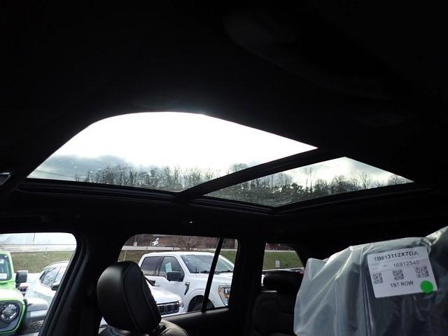 new 2025 Jeep Grand Cherokee car, priced at $44,582