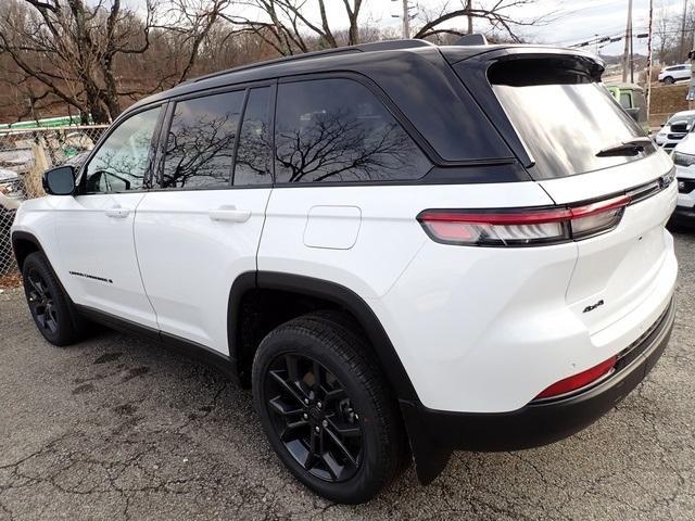 new 2025 Jeep Grand Cherokee car, priced at $44,582