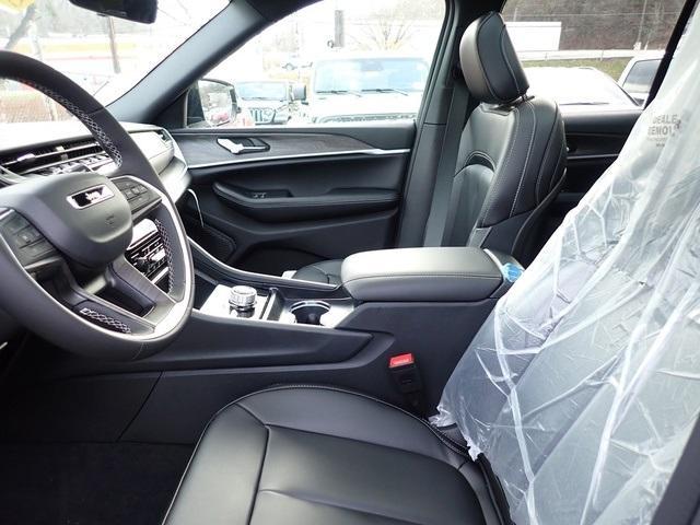 new 2025 Jeep Grand Cherokee car, priced at $44,582