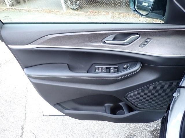 new 2025 Jeep Grand Cherokee car, priced at $44,582