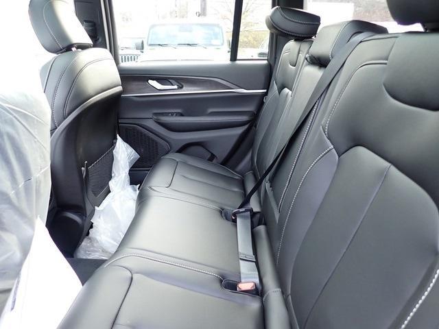 new 2025 Jeep Grand Cherokee car, priced at $44,582