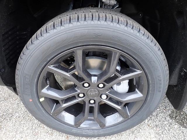 new 2025 Jeep Grand Cherokee car, priced at $44,582