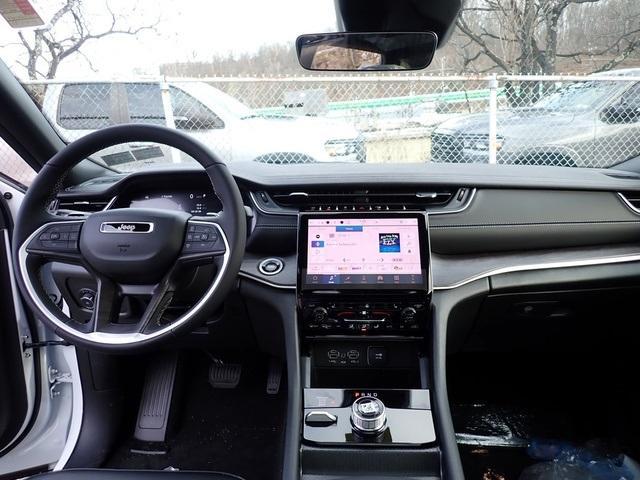 new 2025 Jeep Grand Cherokee car, priced at $44,582