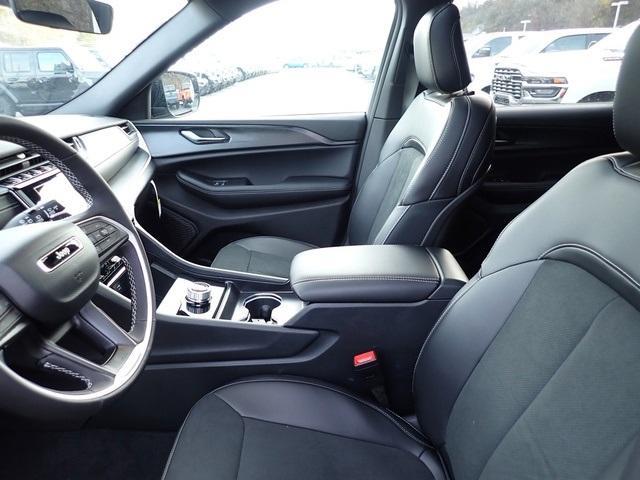 new 2025 Jeep Grand Cherokee L car, priced at $41,044