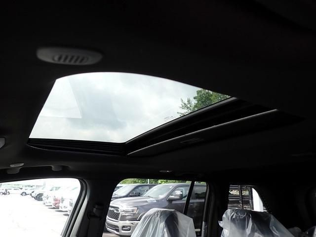 new 2025 Jeep Grand Cherokee car, priced at $40,316