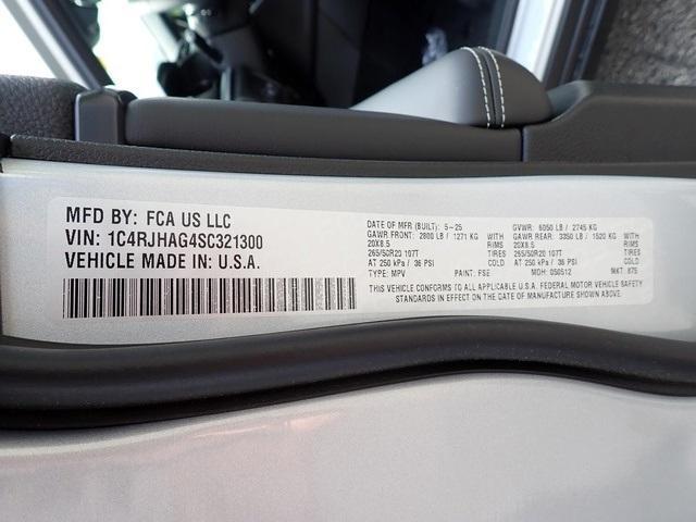 new 2025 Jeep Grand Cherokee car, priced at $40,316