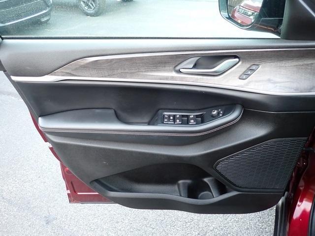 used 2024 Jeep Grand Cherokee car, priced at $35,995