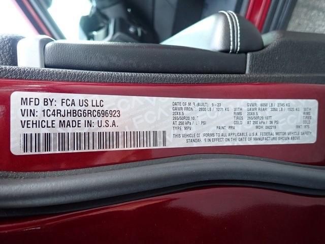 used 2024 Jeep Grand Cherokee car, priced at $35,995