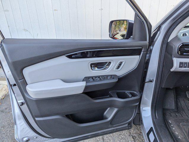 new 2025 Honda Pilot car, priced at $44,023