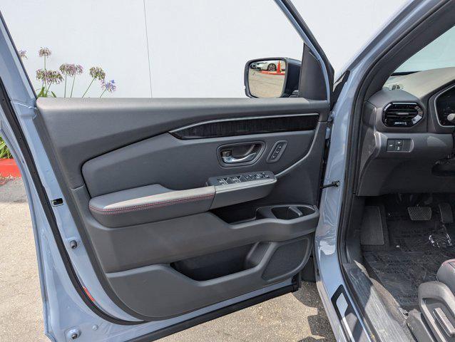 new 2025 Honda Pilot car, priced at $54,071