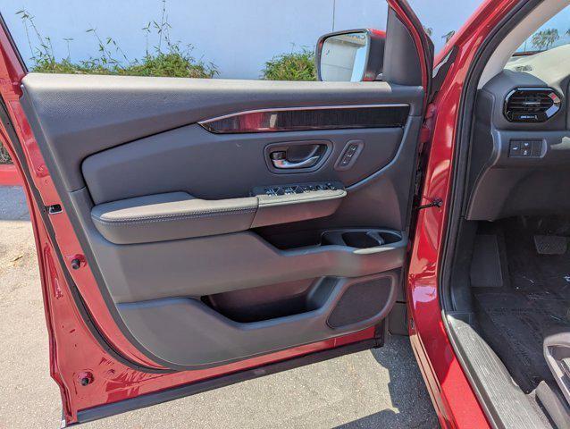 new 2025 Honda Pilot car, priced at $53,982