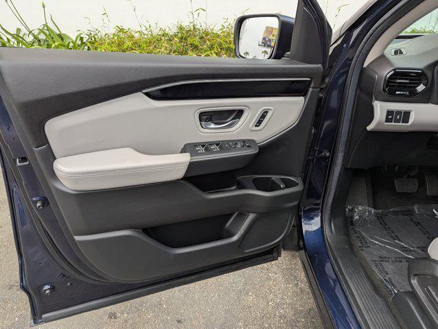 used 2025 Honda Pilot car, priced at $38,496