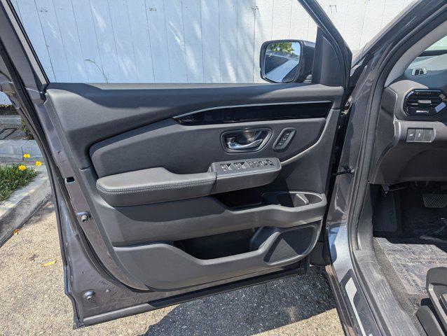 new 2025 Honda Pilot car, priced at $46,114