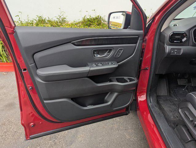 new 2025 Honda Pilot car, priced at $52,991