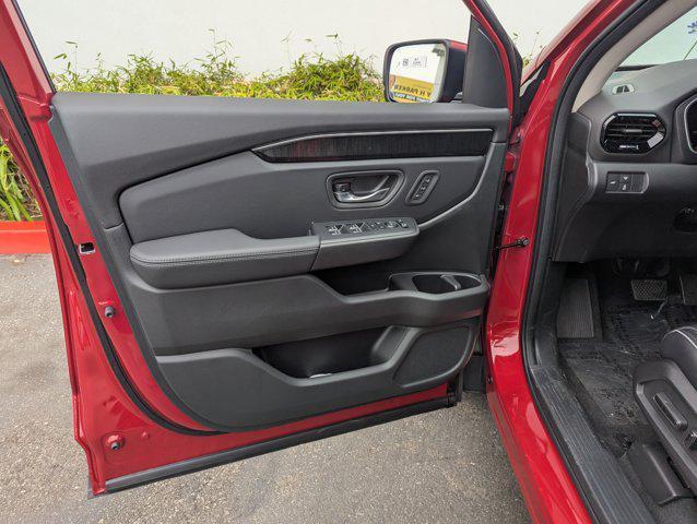new 2025 Honda Pilot car, priced at $51,092