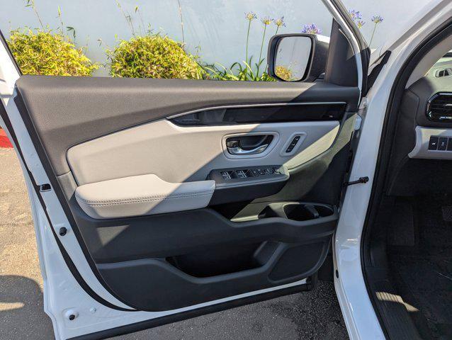 new 2025 Honda Pilot car, priced at $52,561