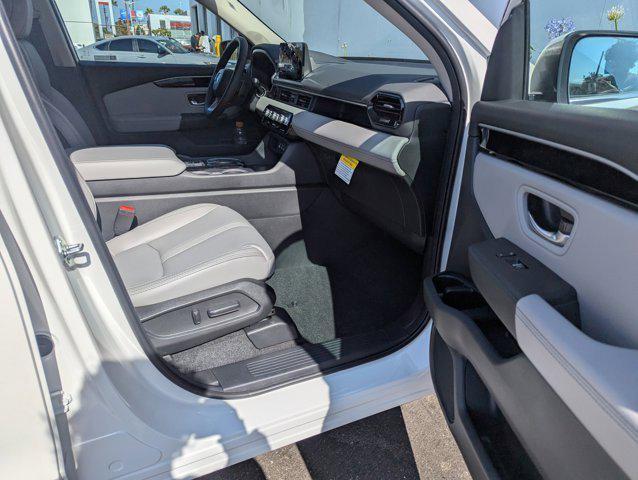 new 2025 Honda Pilot car, priced at $52,561