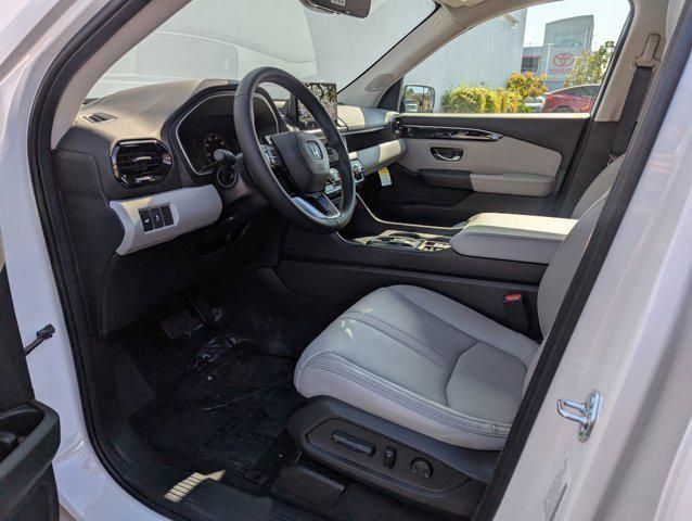 new 2025 Honda Pilot car, priced at $52,561