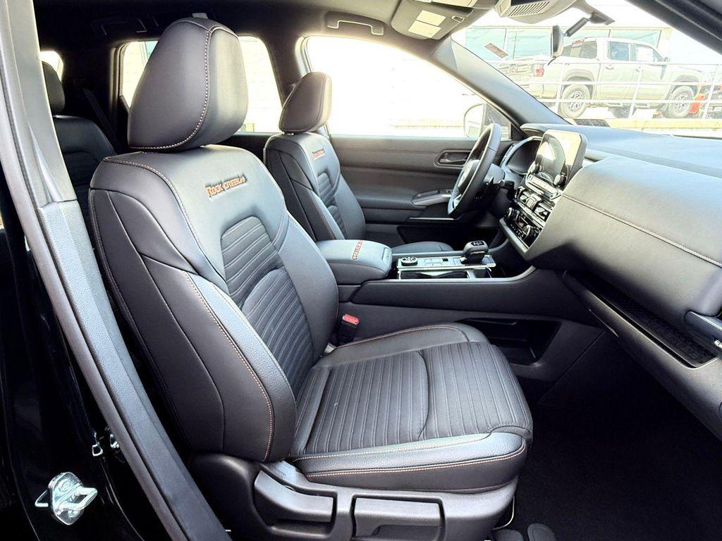 new 2025 Nissan Pathfinder car, priced at $38,500